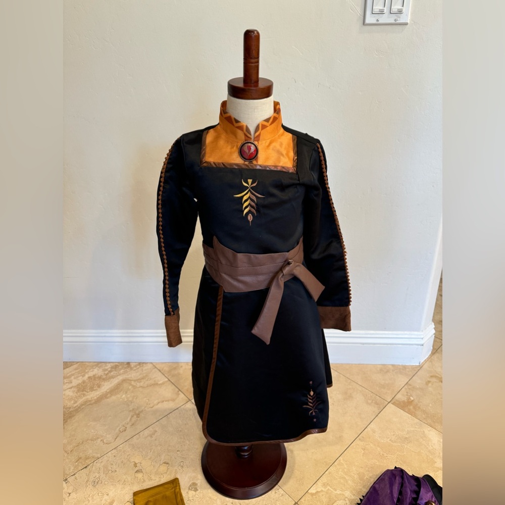 ❄️DISNEY- Frozen Anna Costume❄️ - Picture 10 of 12